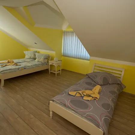 ゲストハウス Mamaia Nord ナボダリ